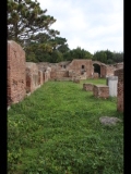 01309 ostia - regio ii - insula i - caserma dei vigili (ii,v,1-2) - porticus  - nordseite - bli ri osten - 12-2018.jpg